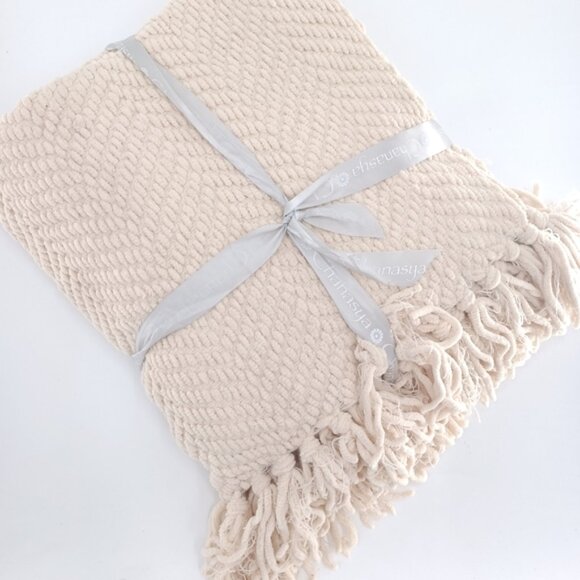 Contemporary Textured Knit Throw Blanket | 50"x60" | NWT | Super Soft Cream - Picture 4 of 5